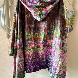 Galleria Women’s Multicolor Floral Hooded Cape brand new with original packaging